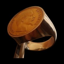 Gold Men's ring with gold coin of 20 francs Napoleon. 21 mm.